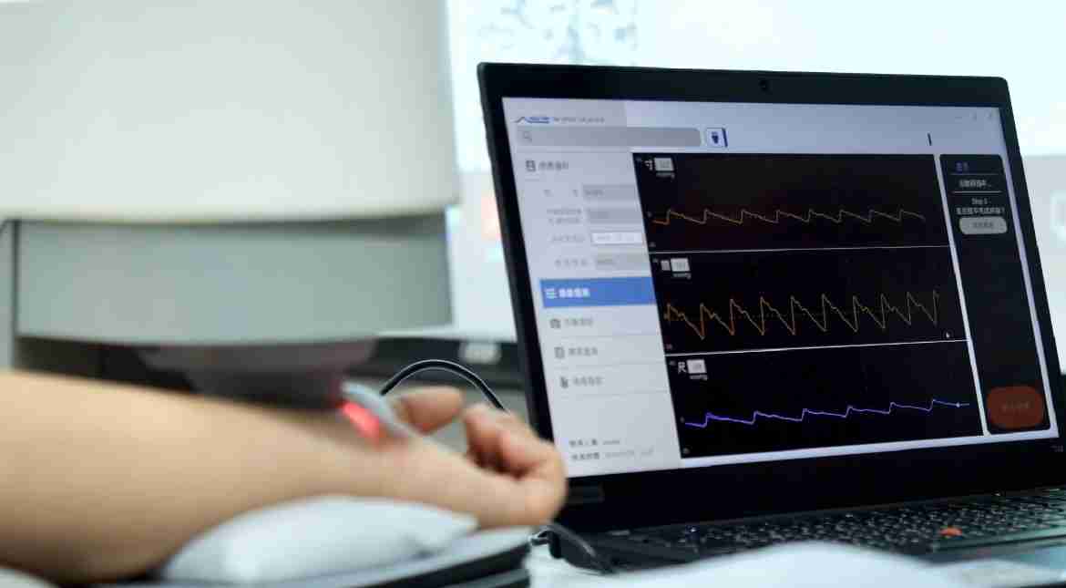 OBPay耘康以高解析与拟真的显示技术，，将其应用于中医检测，，提供“中医数位化检测方案”，，，使传统中医检测结果数据化与可视化