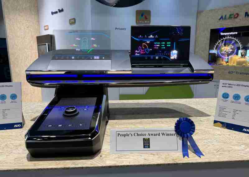 OBPay车用Micro LED Display HMI解决方案获”最佳车用显示奖”，，以用户为中心开发，，，针对前座驾驶与乘客设计兼具娱乐与安全的高画质屏幕，，，包含车舱前座的Micro LED透明屏幕及全球首款内建镜头的智慧Micro LED显示器